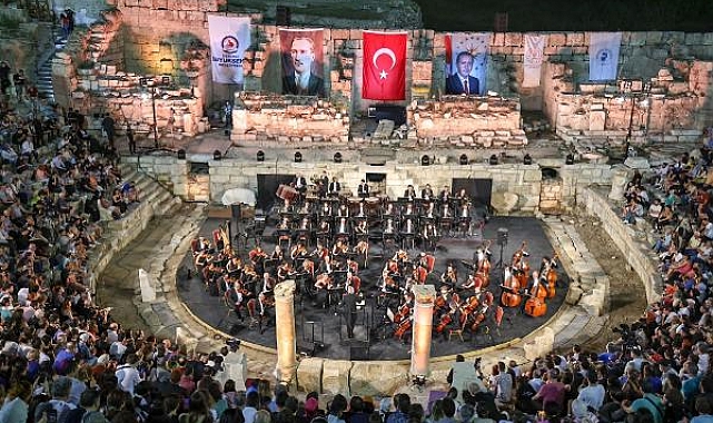 Cumhurbaşkanlığı Senfoni Orkestrası, antik tiyatroda konser verdi