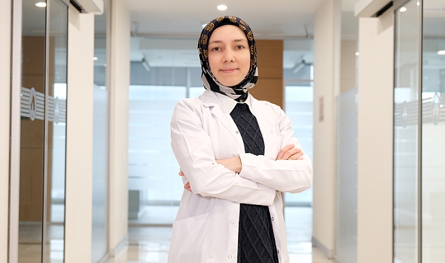 Diş aralarının temizliği için en etkili yöntem diş ipi kullanmak