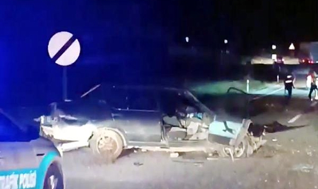 Domuzlara çarpan otomobilden fırlayan kadın, başka bir aracın altında kaldı