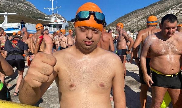 Down sendromlu Gökhan, açık suda 7 km yüzerek bir ilki gerçekleştirdi