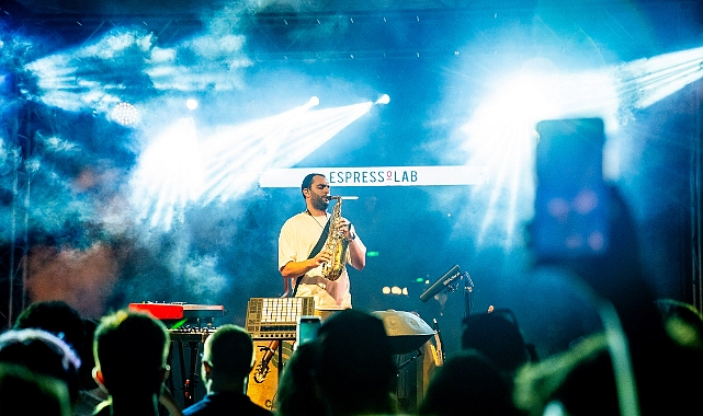 Dünyaca ünlü çoklu enstrüman sanatçısı Ash’ten Espressolab Roastery’de sürpriz konser