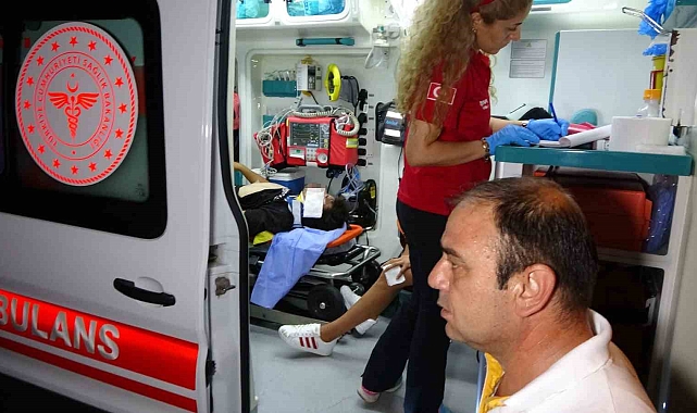 Ehliyetsiz sürücülerin kullandığı motosiklet çarpıştı: 3 yaralı