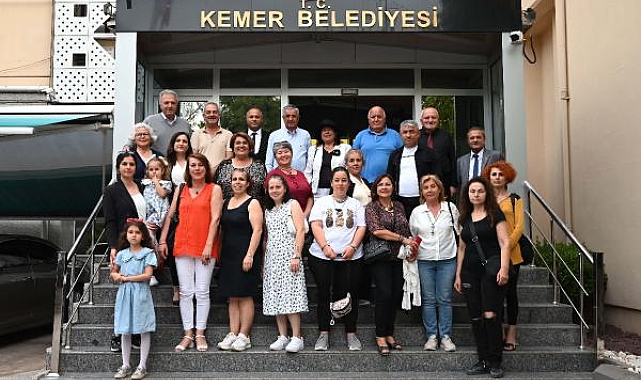 Gönüllü Halk Korosu'ndan Başkan Topaloğlu'na ziyaret
