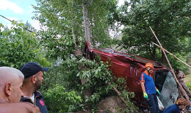 Hafif ticari araç, köprüden Harşit Çayı'na uçtu: 2 ölü, 3 yaralı