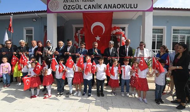 Hayırseverin anaokulunu vali açtı