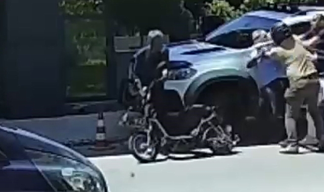 Hırsızdan "yok artık" dedirten davranış: Trafikte kavga eden adamın motosikletini çaldı
