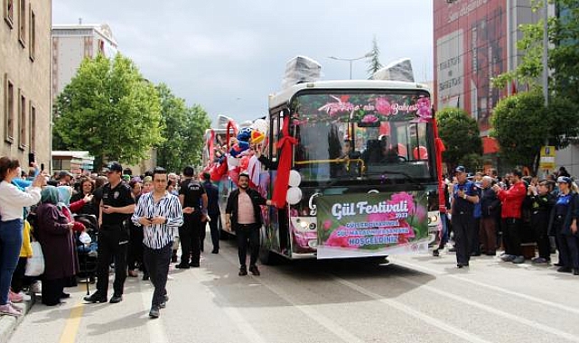 Isparta'da Gül Festivali kortejle başladı