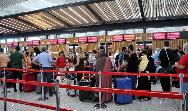 İstanbul Havalimanı'ndan bugün 251 bin 737 yolcu seyahat edecek 