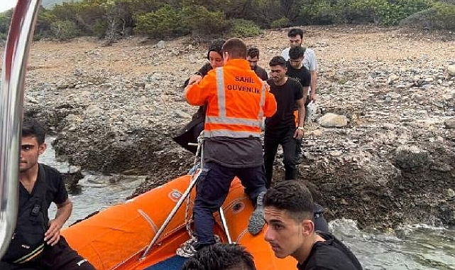 Karaada'da mahsur kalan 9 kaçak göçmen kurtarıldı