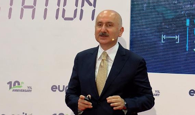 Karaismailoğlu: Ankara-İstanbul'u 80 dakikaya düşürüyoruz