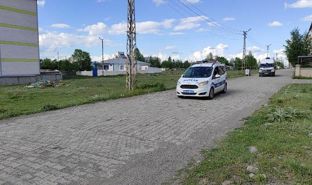 Kars'ta kadın kıyafetiyle dolaşan erkek bulundu; bilgisayar oyunundan etkilenmiş