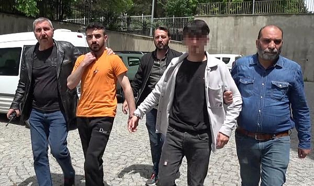 Kız arkadaşlarına laf atanı bıçaklayarak öldürdü