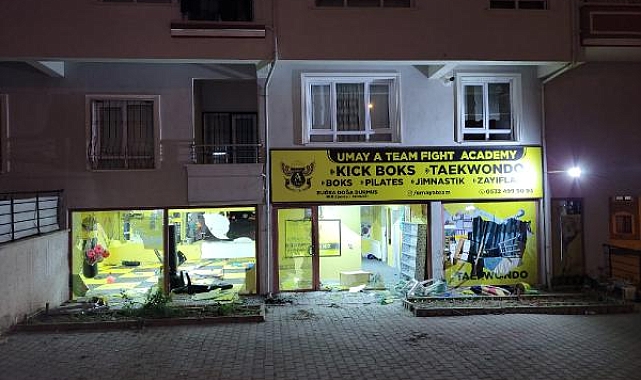 Kız öğrencisini tacizle suçlanan taekwondo hocası darbedildi, o anlar kamerada