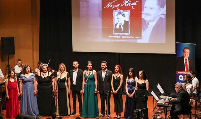 Konserde sürpriz evlilik teklifi