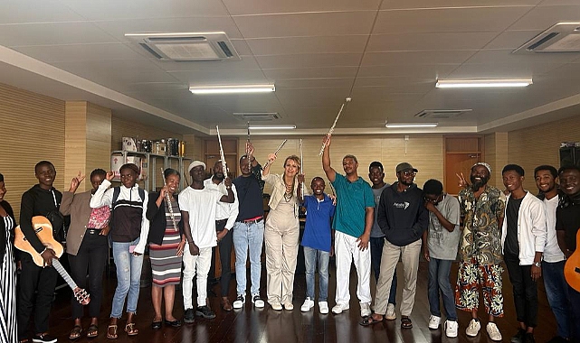 Lelya Bayramoğluları Mozambik'te kulakların pasını sildi