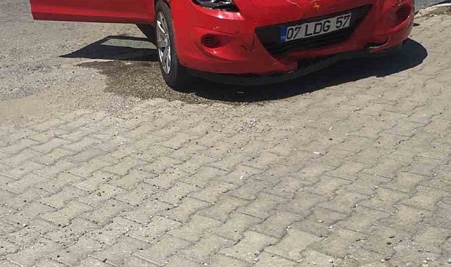 Manavgat'ta otomobiller çarpıştı: 2 yaralı