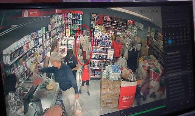 Markette ürünleri poşete doldurup ödeme yapmadan çıktı