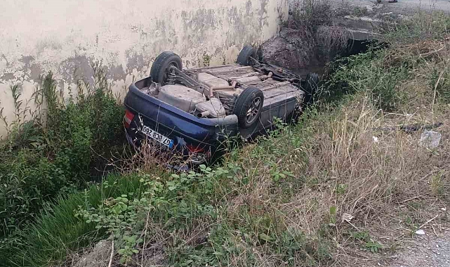 Minibüs ile otomobil çarpıştı: 3 yaralı