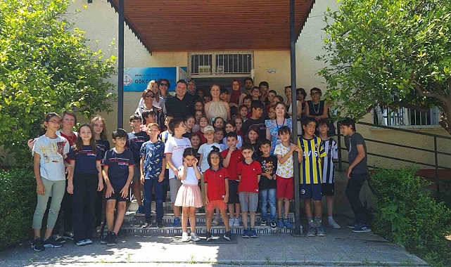 Öğrencilerden köy okuluna kütüphane