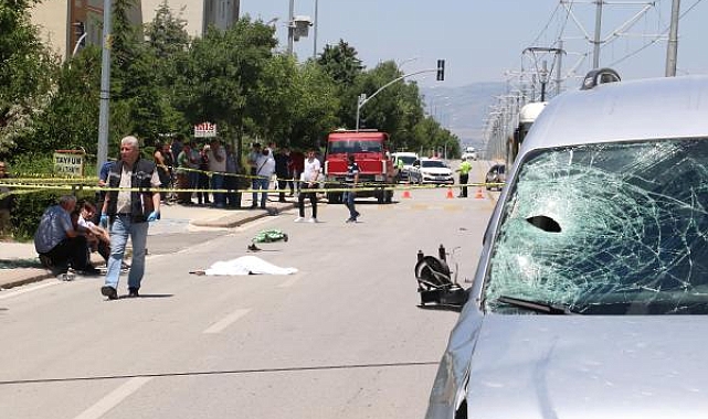 Pazar alışverişinden dönerken hafif ticari araç çarptı, öldü