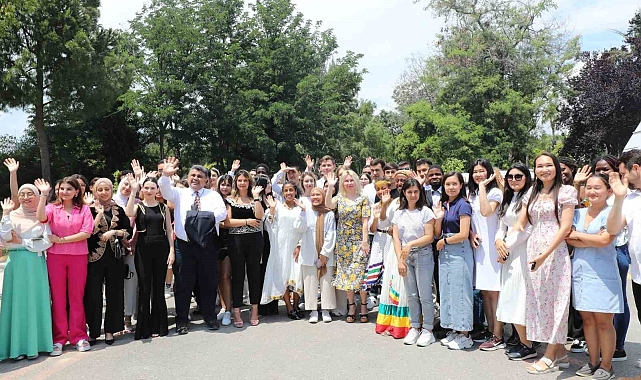 Rektör Özkan, Türkçe öğrenen uluslararası öğrencilerle bir araya geldi