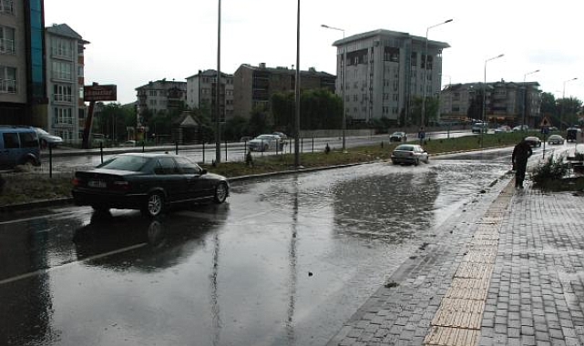 Sağanak, yaşamı olumsuz etkiledi