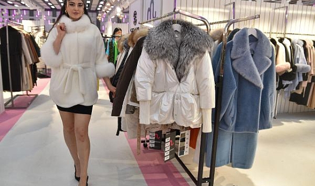 Savaşan iki ülkenin kadınları, alışveriş için bir araya geldi