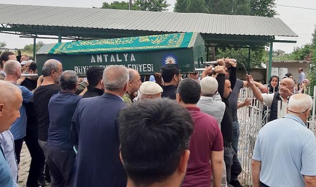 Şehit öğretmenin babası toprağa verildi