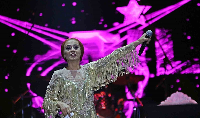 Uluslararası Turizm ve Sanat Festivali'ne Yıldız Tilbe damga vurdu