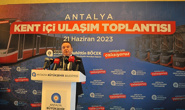 Yabancılar Antalya trafiğini felç etti