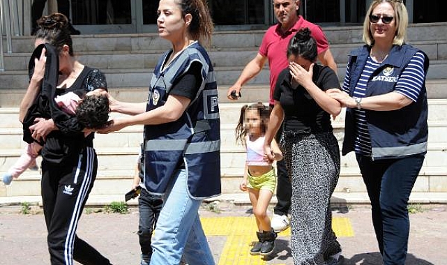 Yakalanan kadın şüpheliler, cezaevi ve adliyeye çocuklarıyla gitti