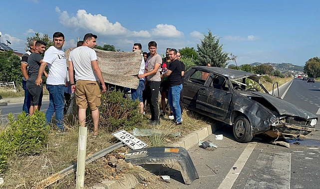 Yaralıları güneşten korumak için battaniye kullandılar