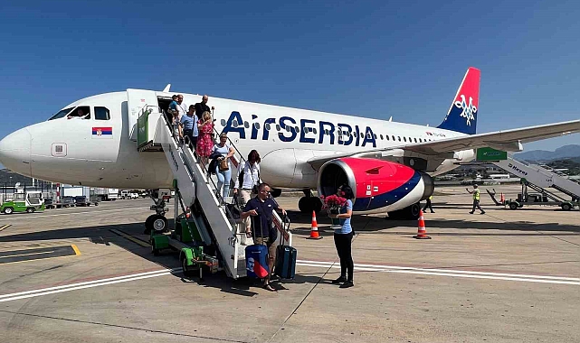 Yılın ilk Sırp turist kafilesi Gazipaşa-Alanya Havalimanı'na geldi