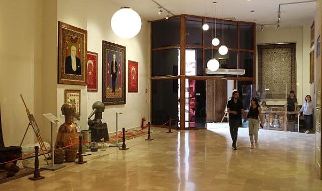 1,1 milyon düğümlü 3 boyutlu Atatürk halısı, müzenin baş köşesinde