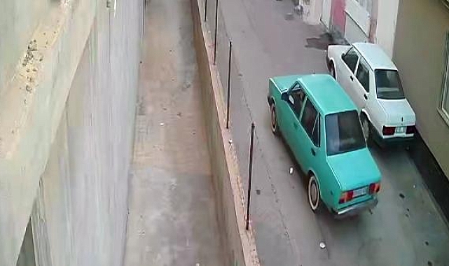 3'üncü girişimde otomobili çaldılar, kameradan belirlenip yakalandılar