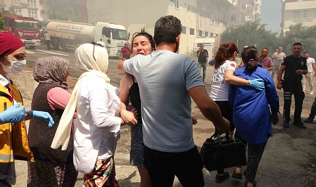 Alevlerin sardığı 5 katlı binada can pazarı