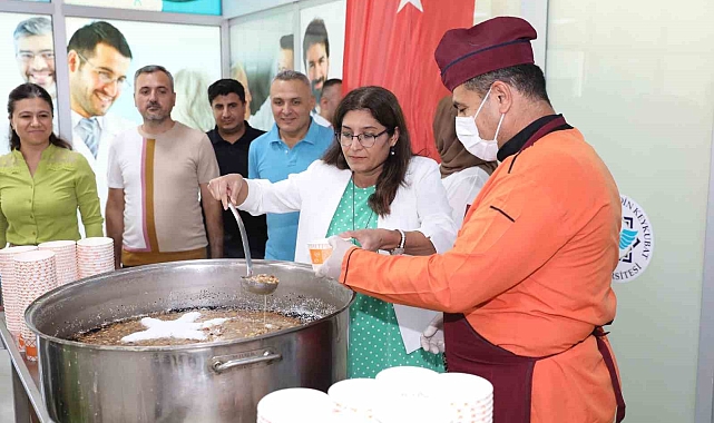 ALKÜ'de aşure ikramı