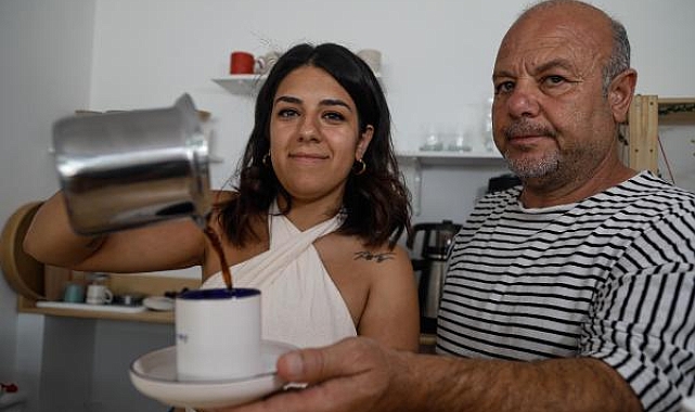 Annesinin enkazda kalan hayali memurluktan istifa ettirdi