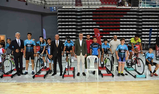 Antalya spor okulları törenle açıldı