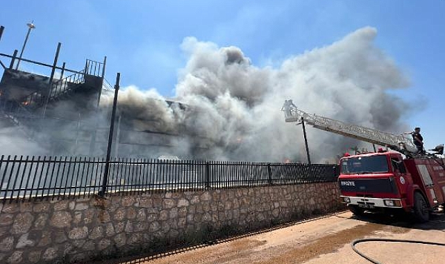 Antalya'da fabrika yangını