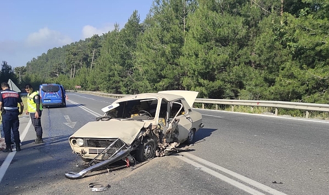 Antalya'da otomobiller çarpıştı: 2 yaralı
