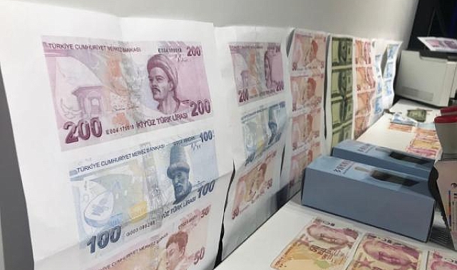 ATM'lere sahte para yatırıp, gerçeğini çekiyormuş !