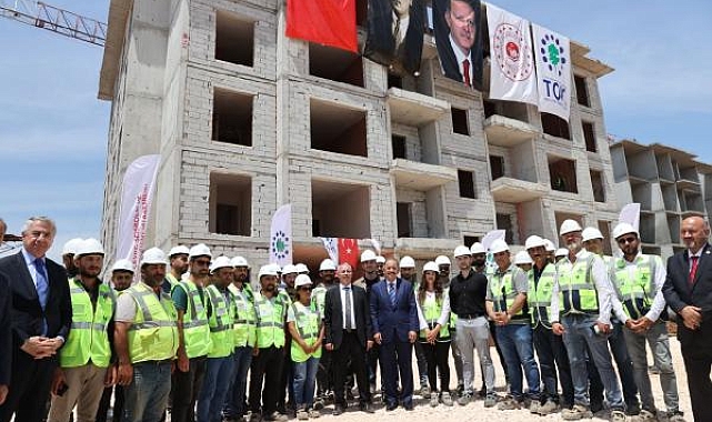 Bakan Özhaseki: Deprem bölgesinde köy evlerimizin yapımına devam ediyoruz