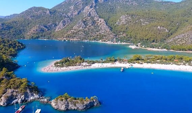 Bakan Özhaseki: Mavi bayraklı plaj sayımızı 551'e yükselttik