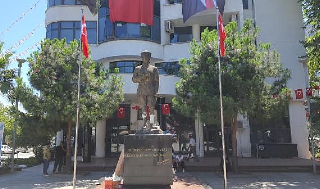 Balyozla Atatürk heykeline saldıran şüpheli gözaltına alındı
