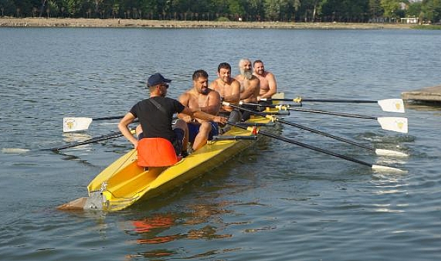 Başpehlivanlar, Kırkpınar'dan önce Meriç Nehri'nde kürek çekip, ter attı