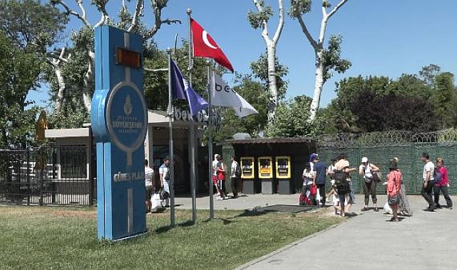 Belediye plajı kirlilikten kapalı, 200 metre mesafedeki özel plaj açık; giriş 300 lira