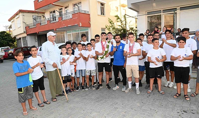 Boy atlayan pehlivan Bozkurt'a, Manavgat'ta coşkulu karşılama