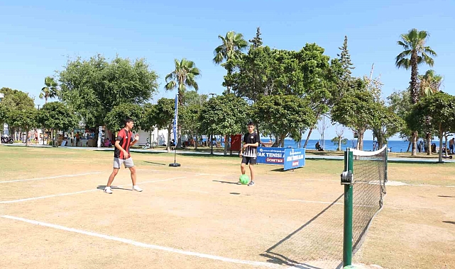 Büyükşehir'den gençlere ayak tenisi sahası