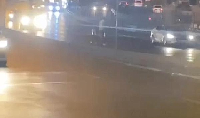 D-100'de yolun karşısına geçmeye çalışırken otomobil çarptı
